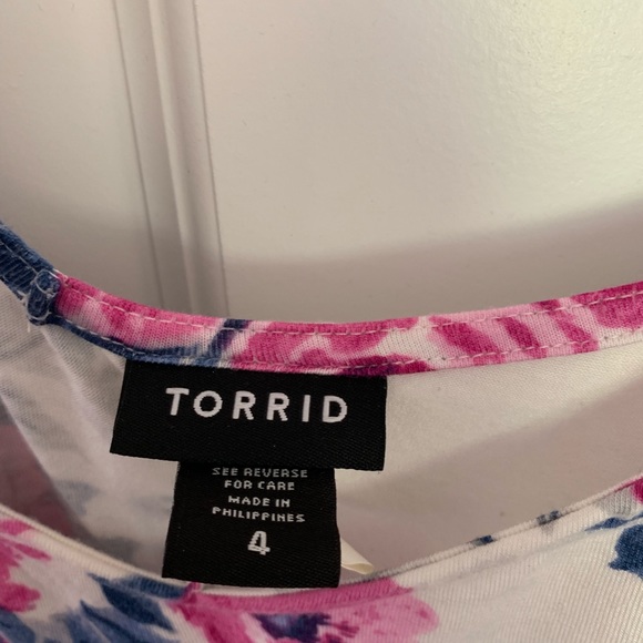 💓🌷Torrid Spaghetti Strap Floral Tank - Picture 3 of 4